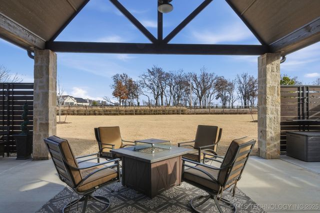 6251 N Creekwood Drive, Owasso, OK 74055