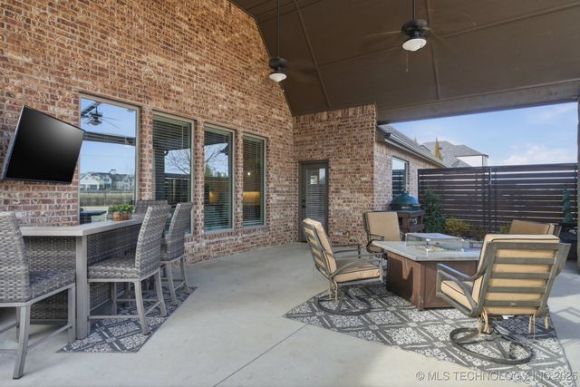 6251 N Creekwood Drive, Owasso, OK 74055