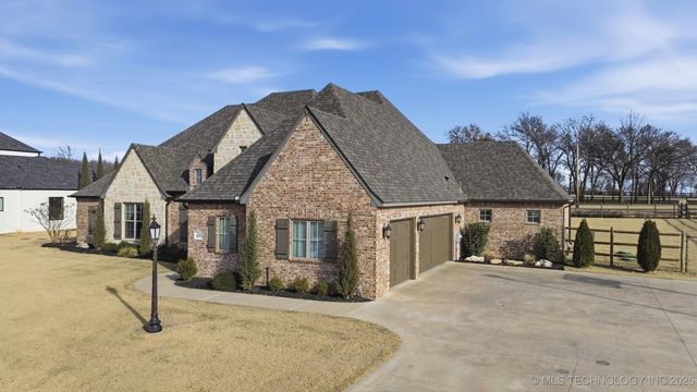 6251 N Creekwood Drive, Owasso, OK 74055