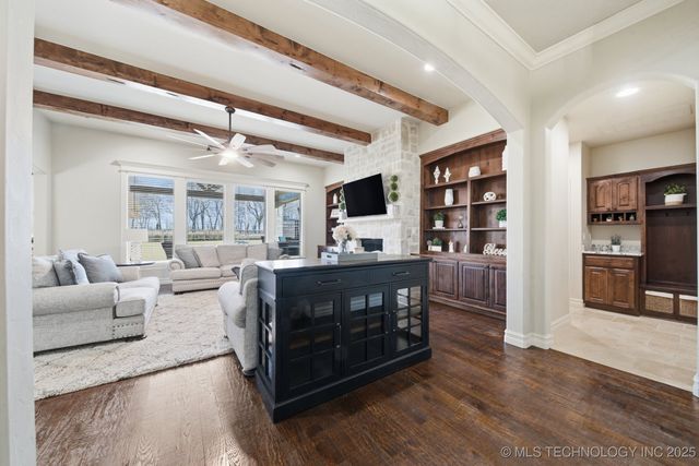 6251 N Creekwood Drive, Owasso, OK 74055