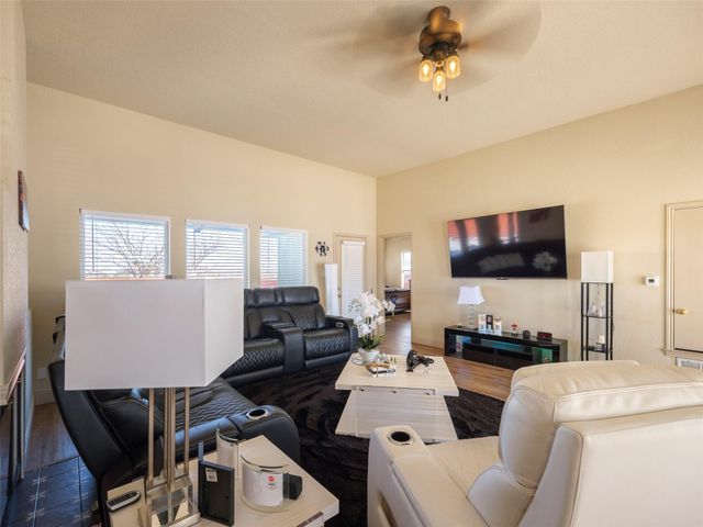 80 Family CIR, Hutto, TX 78634