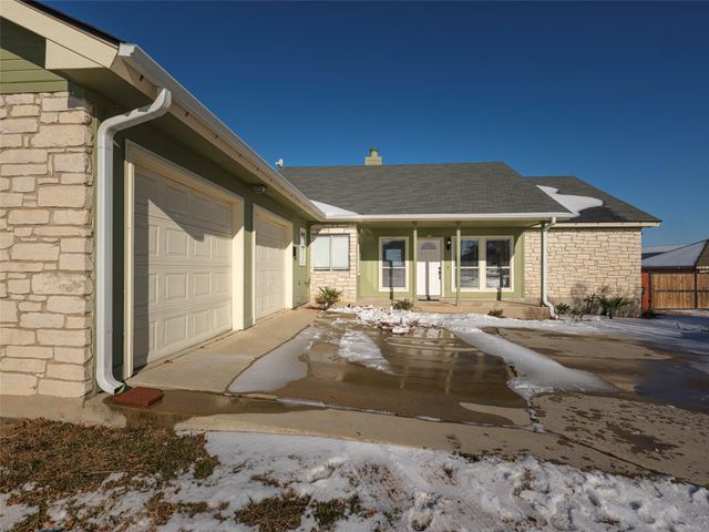 80 Family CIR, Hutto, TX 78634