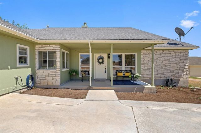 80 Family CIR, Hutto, TX 78634