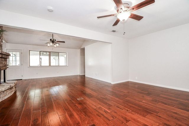 2562 Kevin Lane, Houston, TX 77043