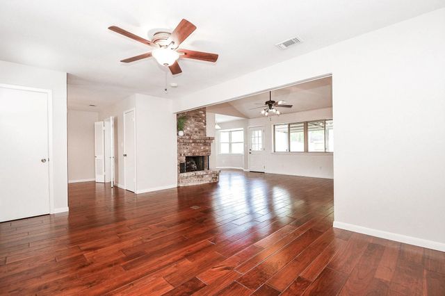 2562 Kevin Lane, Houston, TX 77043