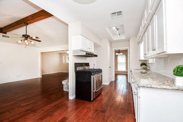 2562 Kevin Lane, Houston, TX 77043