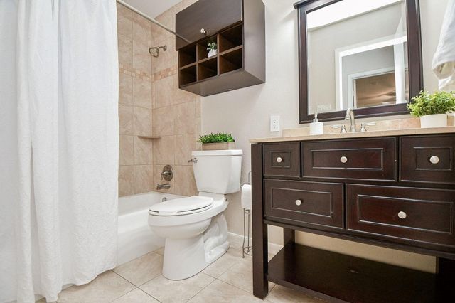 2562 Kevin Lane, Houston, TX 77043