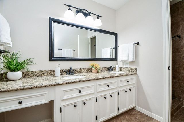 2562 Kevin Lane, Houston, TX 77043