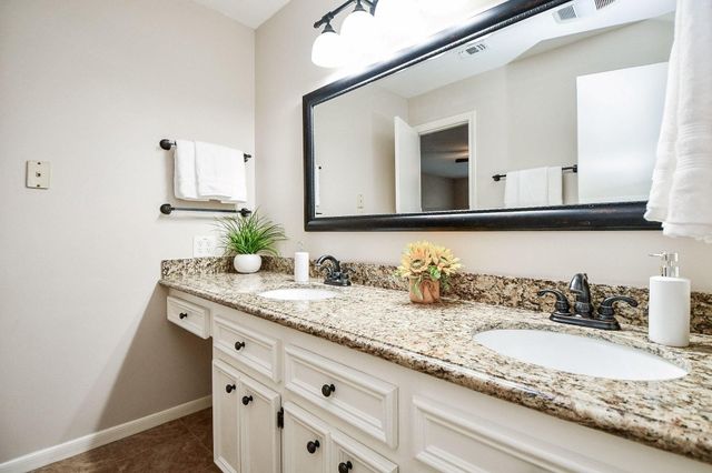 2562 Kevin Lane, Houston, TX 77043