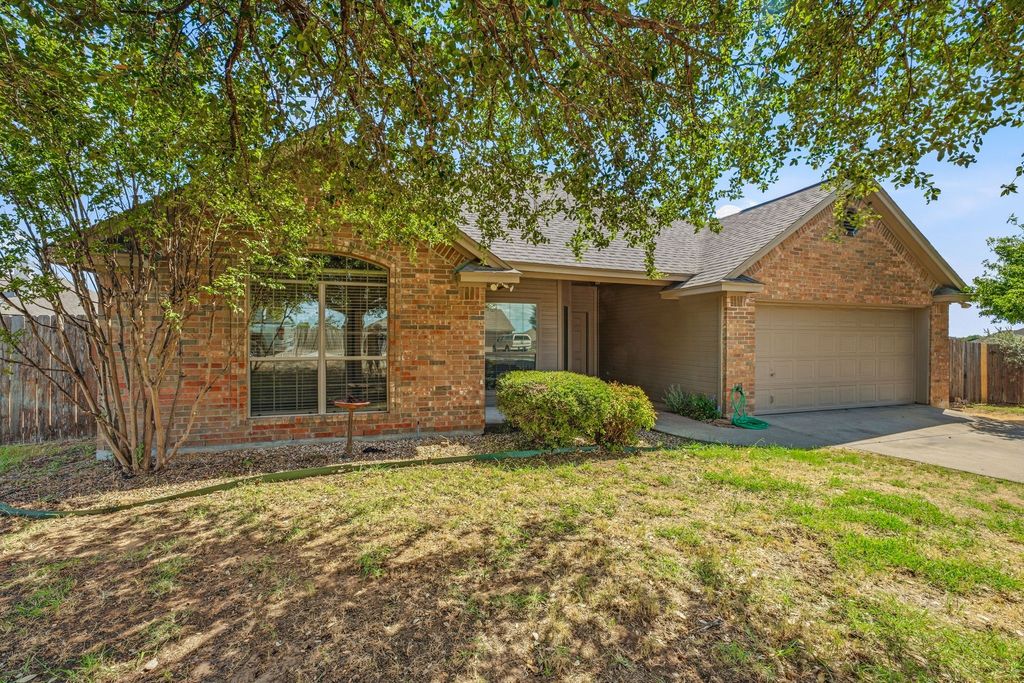914 Winding Road, Granbury, TX 76049 — photo 3