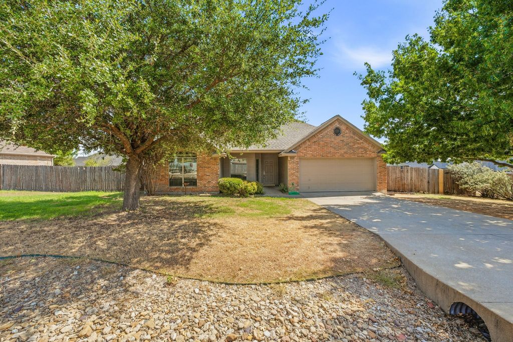 914 Winding Road, Granbury, TX 76049 — photo 4