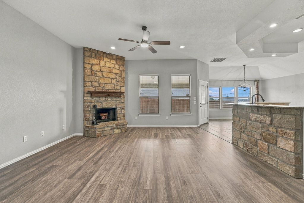 914 Winding Road, Granbury, TX 76049 — photo 5