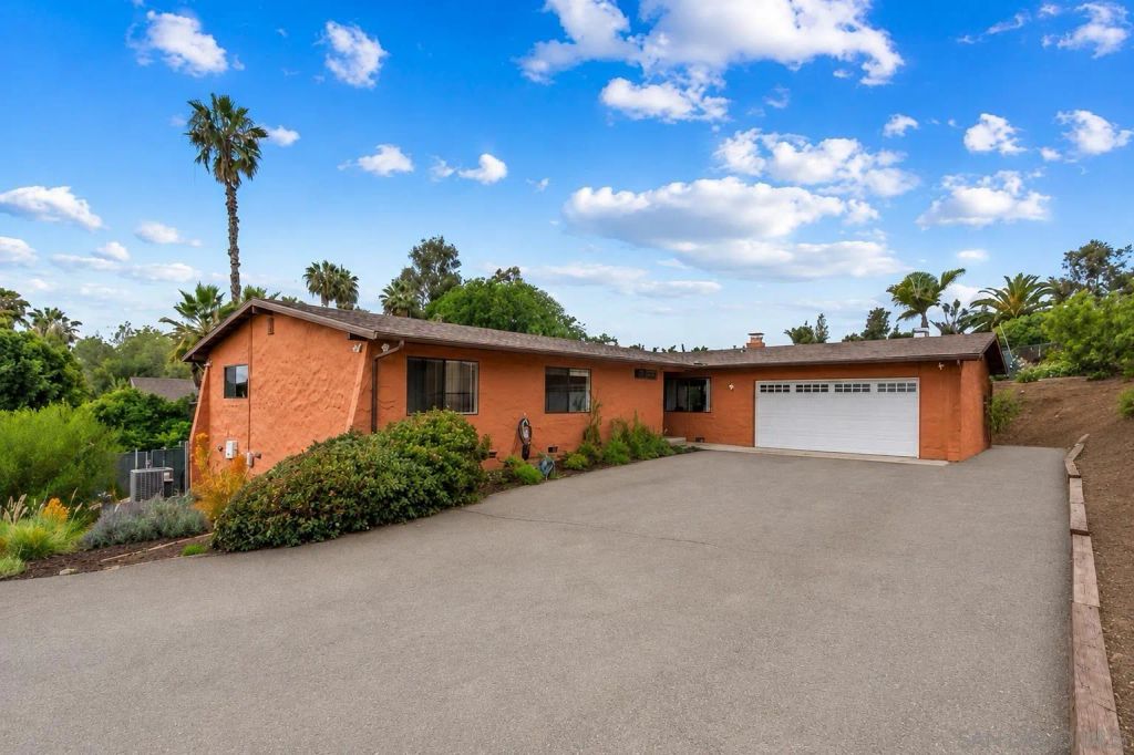 10844 Challenge Blvd, La Mesa, CA 91941