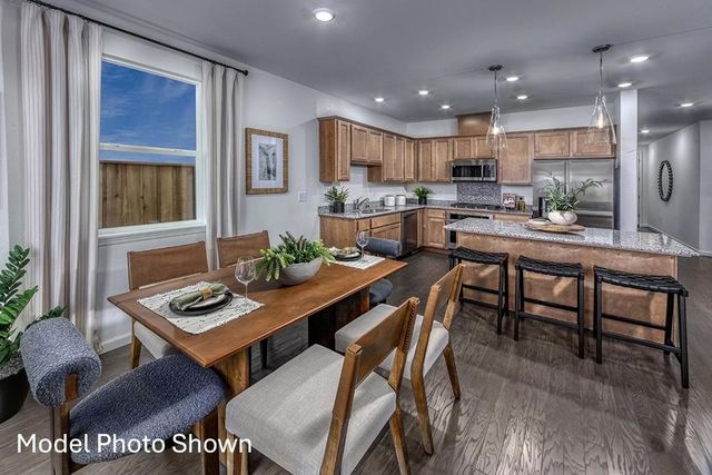520 Tall Grass Way, Hollister, CA 95023