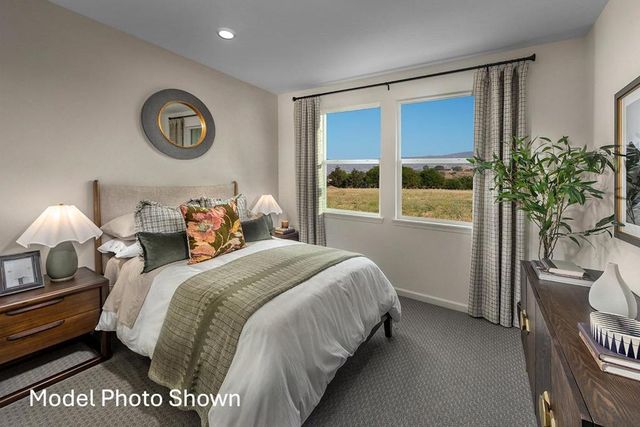 520 Tall Grass Way, Hollister, CA 95023