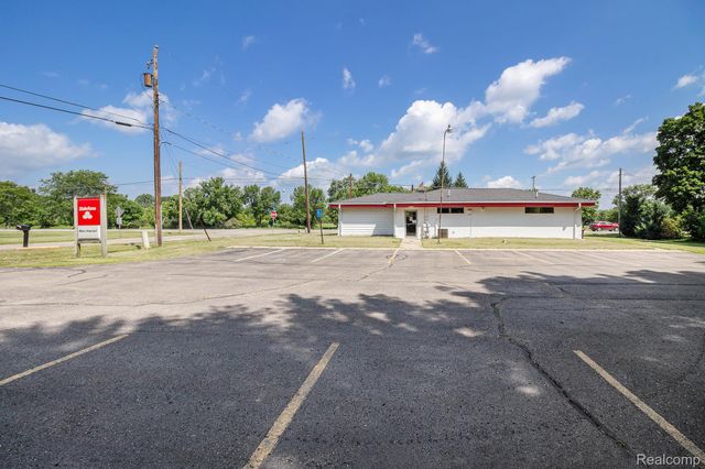 5204 Davison Road, Burton, MI 48509