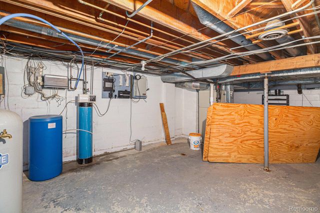 5204 Davison Road, Burton, MI 48509