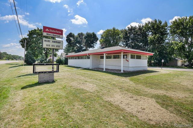 5204 Davison Road, Burton, MI 48509