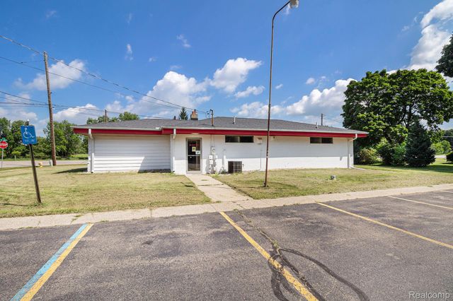 5204 Davison Road, Burton, MI 48509