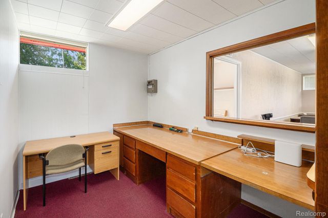 5204 Davison Road, Burton, MI 48509