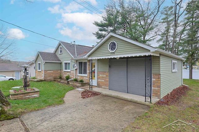 1320 Hillcrest Drive, Lake, MI 48632