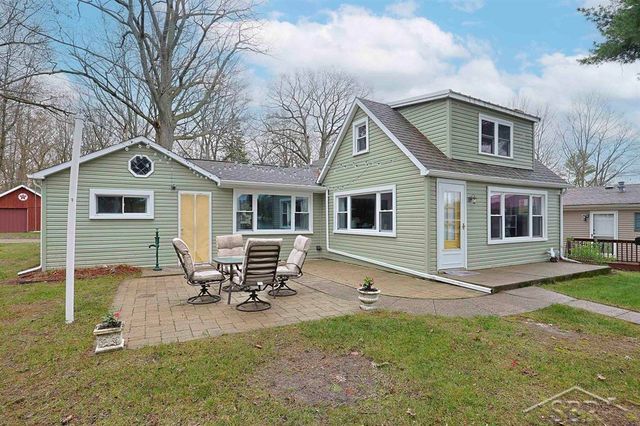 1320 Hillcrest Drive, Lake, MI 48632