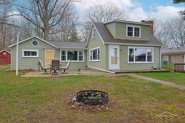1320 Hillcrest Drive, Lake, MI 48632
