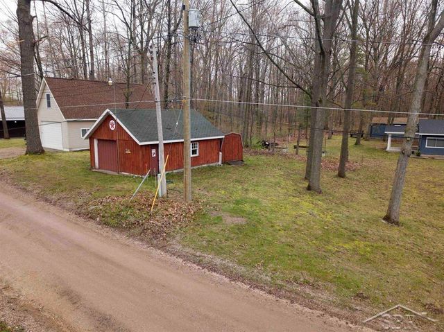 1320 Hillcrest Drive, Lake, MI 48632