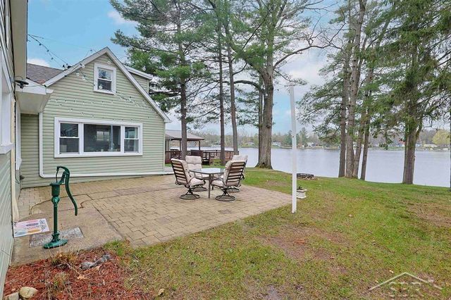 1320 Hillcrest Drive, Lake, MI 48632