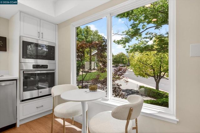 896 Terra California Dr 1, Walnut Creek, CA 94595