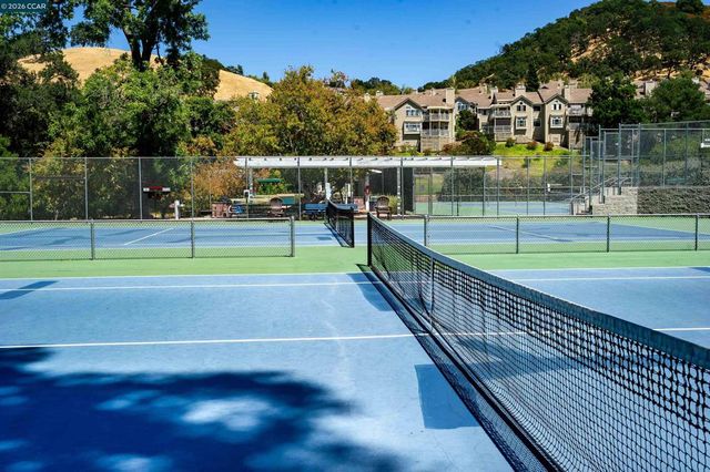 896 Terra California Dr 1, Walnut Creek, CA 94595