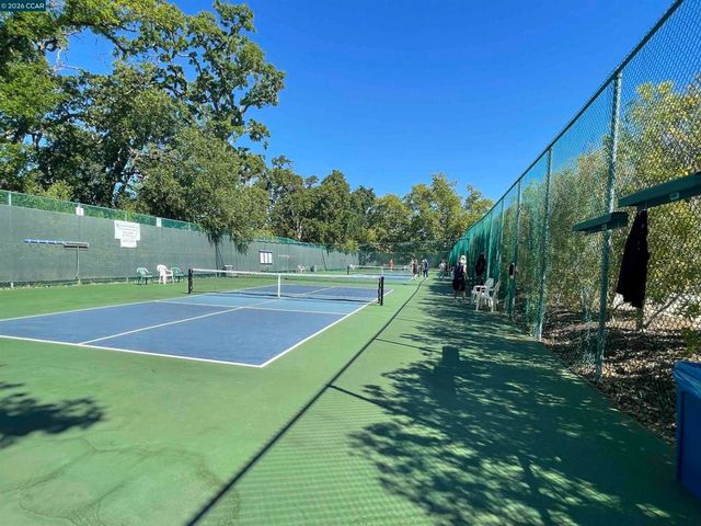 896 Terra California Dr 1, Walnut Creek, CA 94595