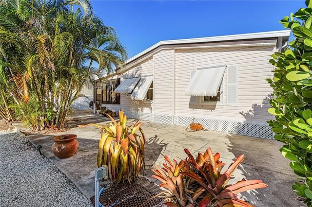 4971 Porky LN, St. James City, FL 33956