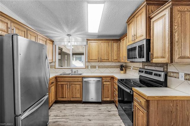 4971 Porky LN, St. James City, FL 33956