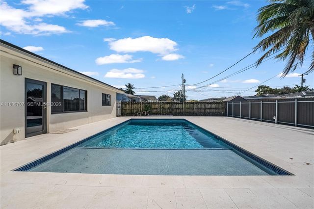 11610 NW 57th Ct, Hialeah, FL 33012