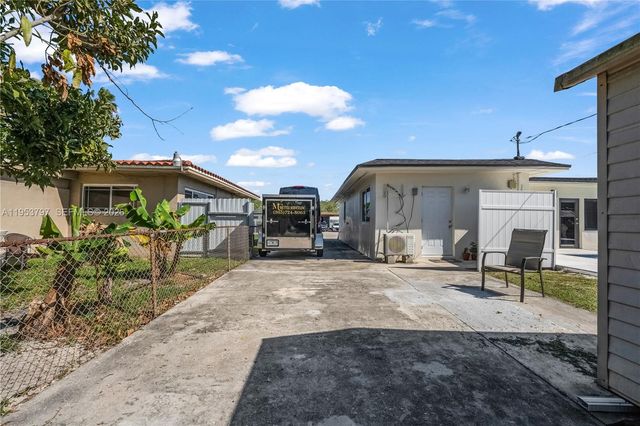 11610 NW 57th Ct, Hialeah, FL 33012