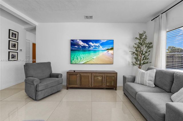 11610 NW 57th Ct, Hialeah, FL 33012