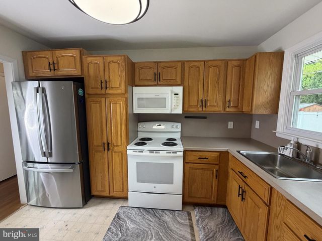 2102 ELDER DR, Wilmington, DE 19808