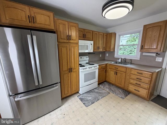 2102 ELDER DR, Wilmington, DE 19808