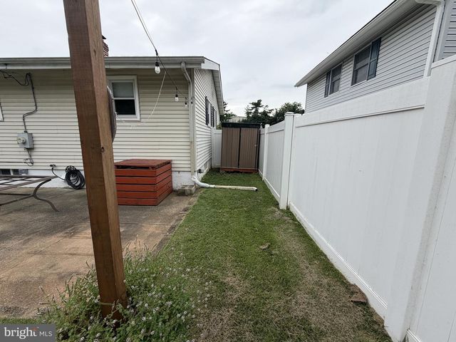 2102 ELDER DR, Wilmington, DE 19808