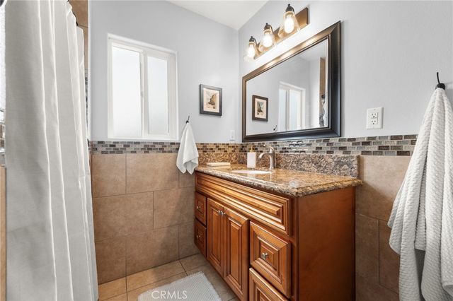 6402 Raymond Avenue, Long Beach, CA 90805