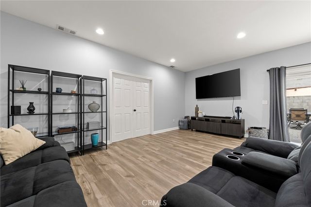 6402 Raymond Avenue, Long Beach, CA 90805