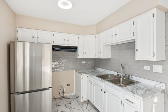 26814 N Genesee Street, Wauconda, IL 60084