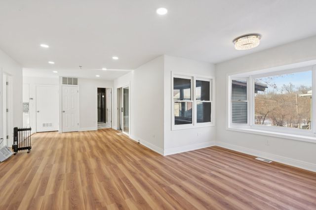 26814 N Genesee Street, Wauconda, IL 60084