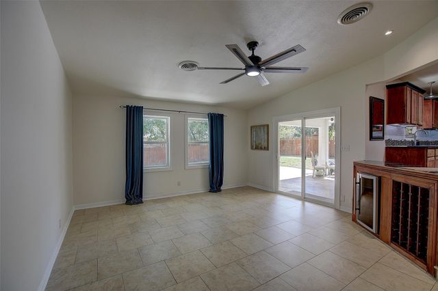 1902 E 18th ST, Georgetown, TX 78626