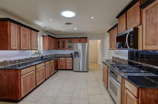 1902 E 18th ST, Georgetown, TX 78626