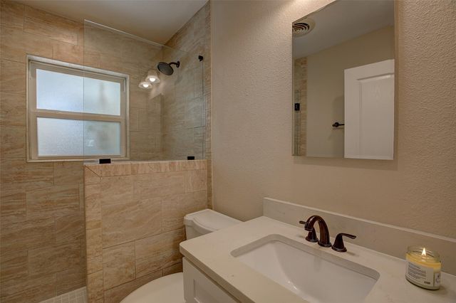 1902 E 18th ST, Georgetown, TX 78626
