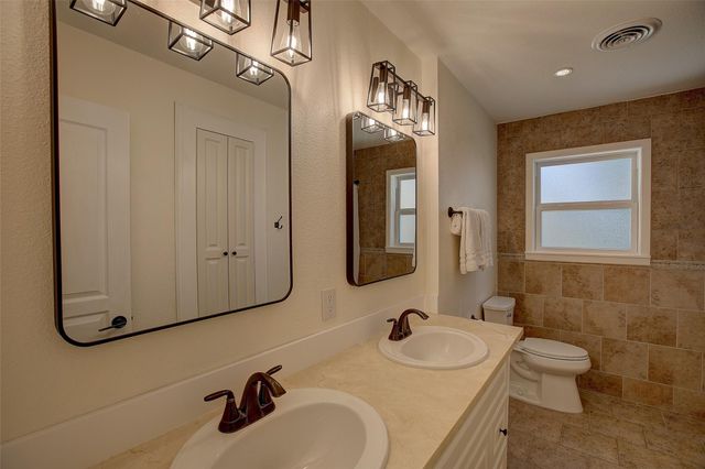 1902 E 18th ST, Georgetown, TX 78626