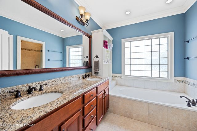 11101 Pebble Creek Dr, Louisville, KY 40241