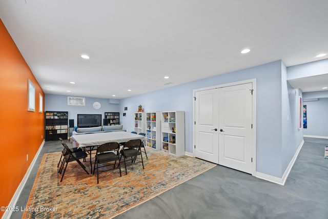 11101 Pebble Creek Dr, Louisville, KY 40241